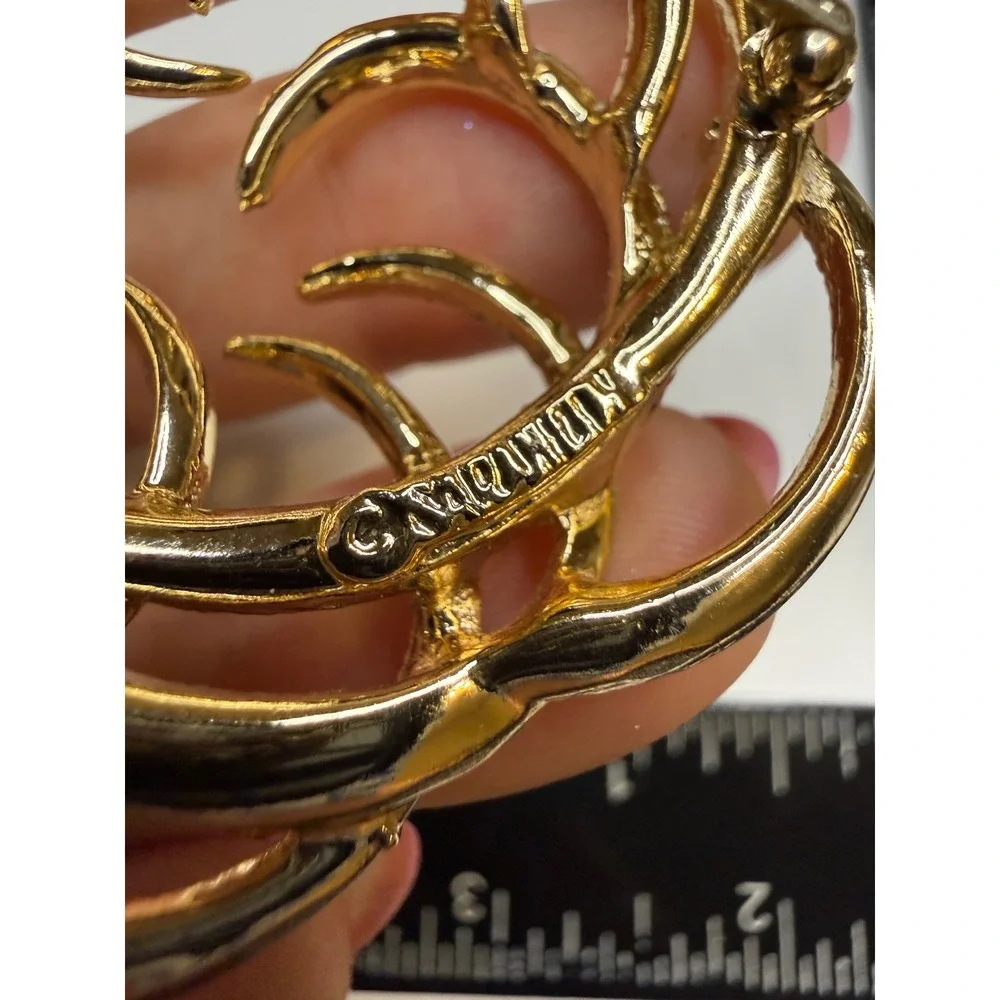 Vintage Sarah Coventry Gold Tone Textured Swirl Wreath Brooch Pin Mid-Century